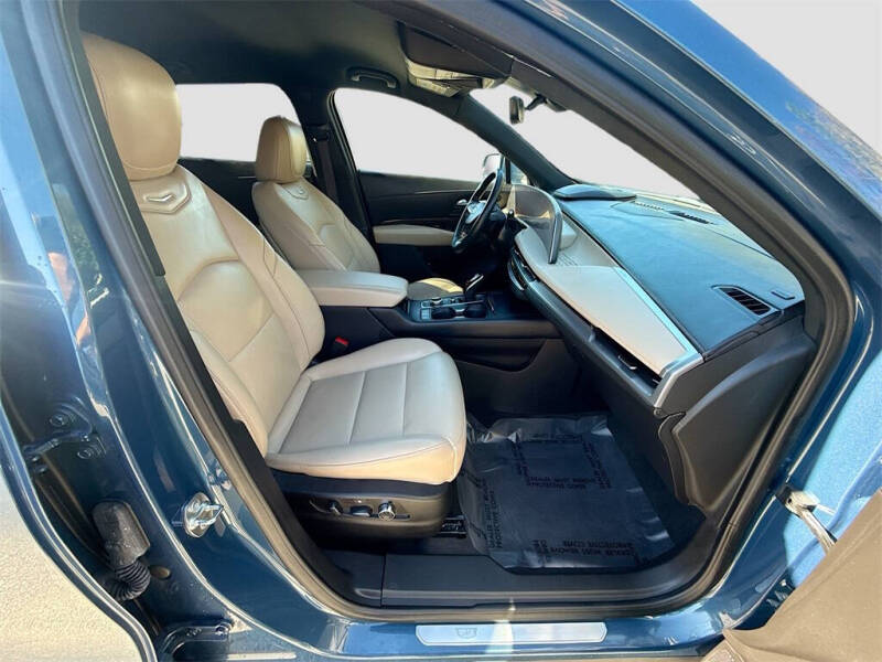 2024 Cadillac XT4 Premium Luxury