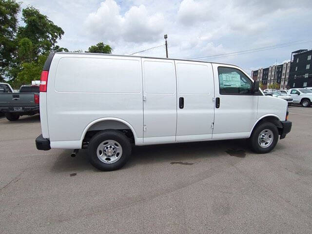 2025 Chevrolet Express 2500