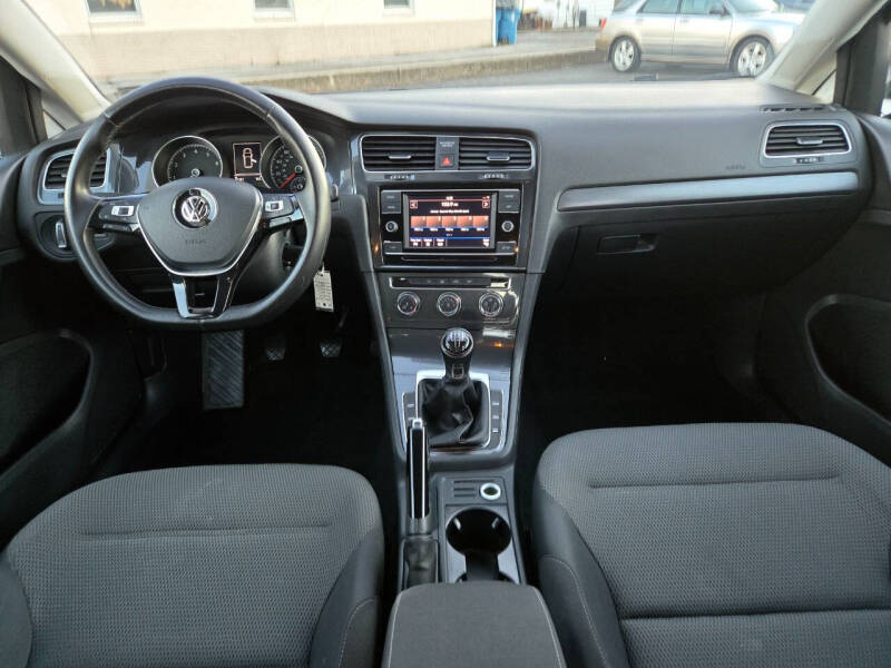 2018 Volkswagen Golf TSI S