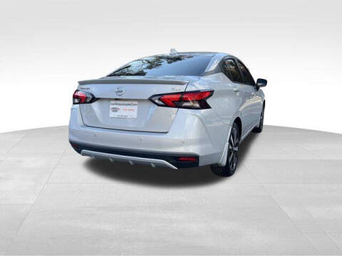 2022 Nissan Versa SR