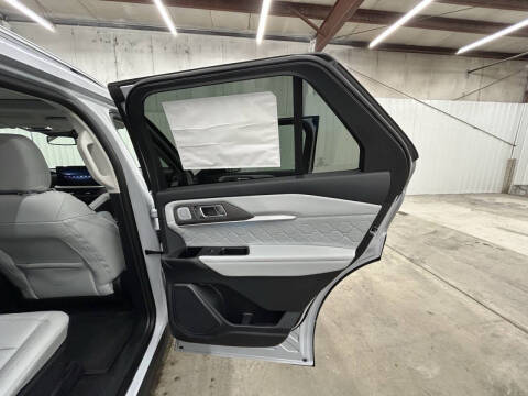 2025 Ford Explorer Platinum