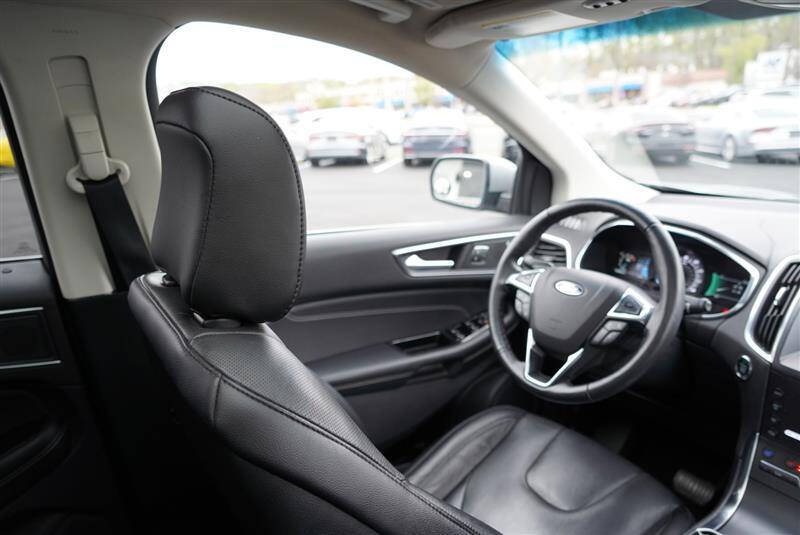 2020 Ford Edge Titanium