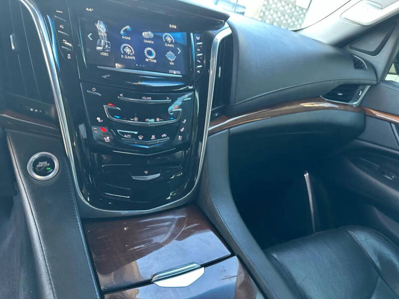 2018 Cadillac Escalade ESV Luxury