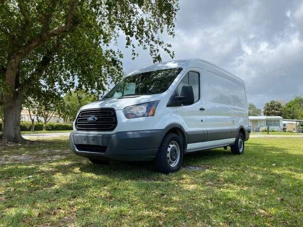 2016 Ford Transit Base's photo