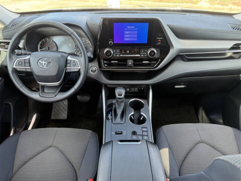 2025 Toyota Highlander LE