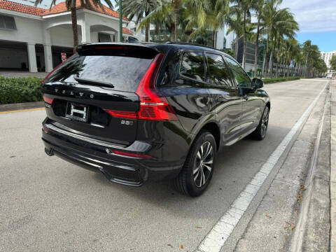 2025 Volvo XC60 B5 Core Dark Theme