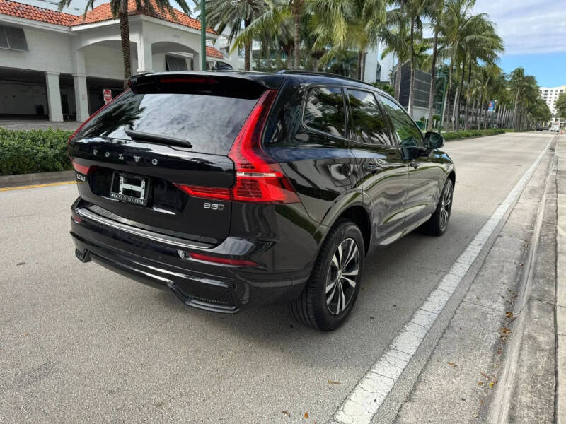 2025 Volvo XC60 B5 Core Dark Theme