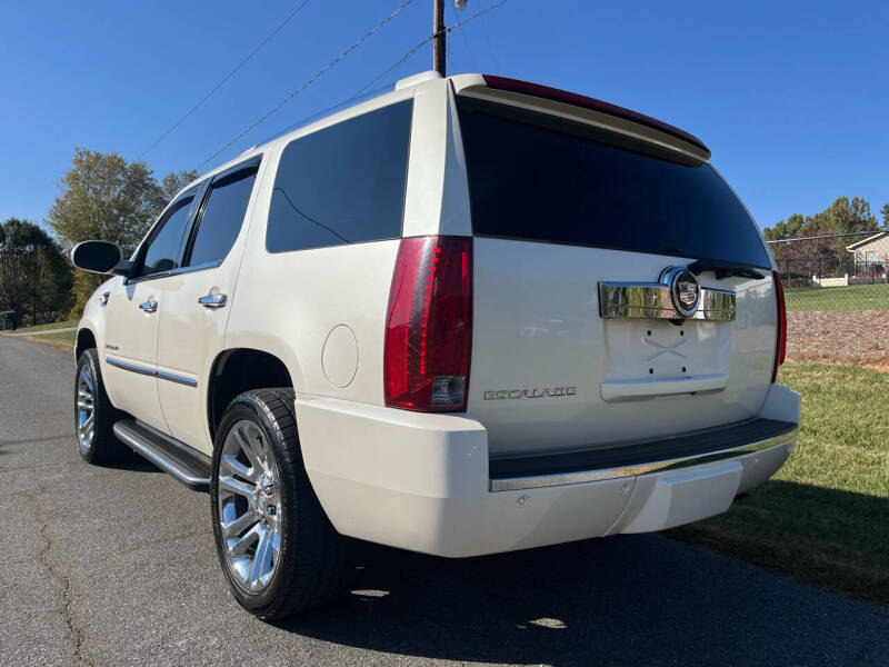 2007 Cadillac Escalade Base photo 9