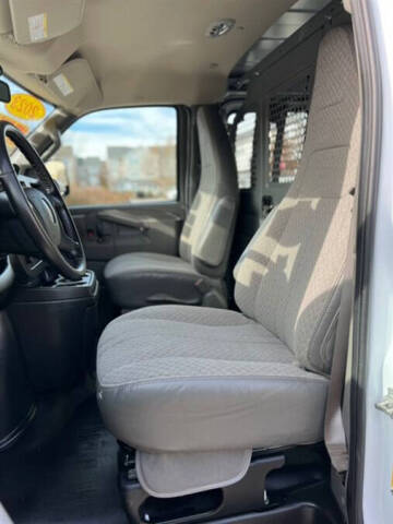 2023 GMC Savana 2500