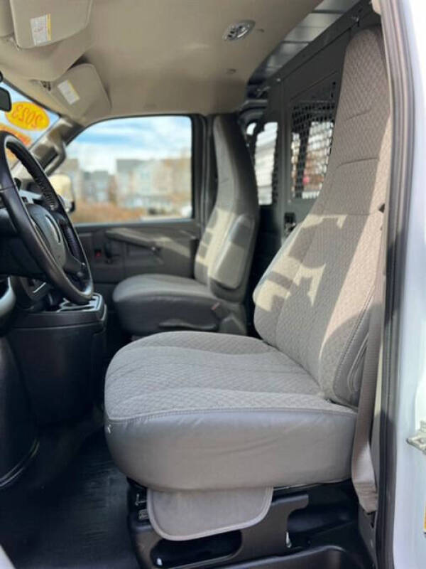 2023 GMC Savana 2500