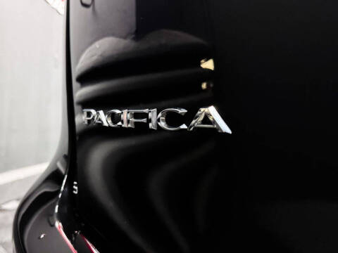 2017 Chrysler Pacifica Touring-L Plus