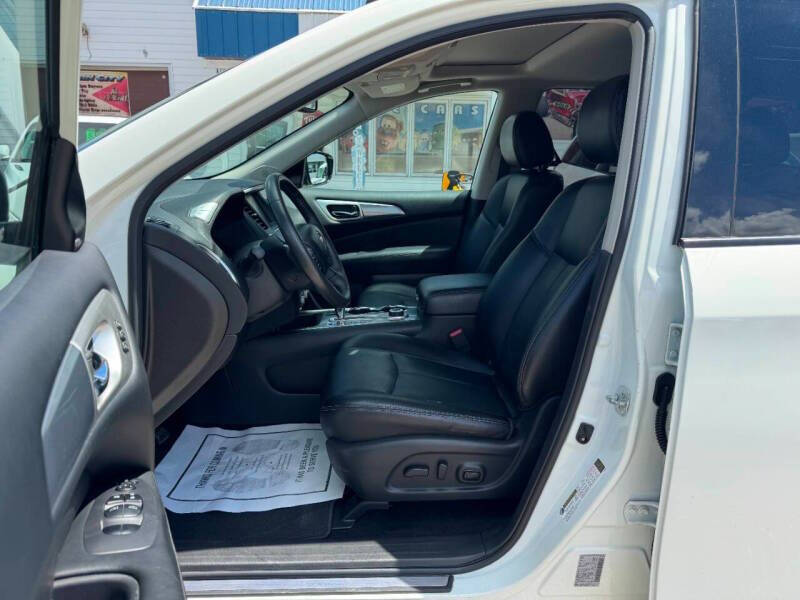 2017 Nissan Pathfinder SL
