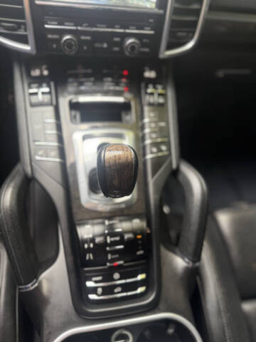 2013 Porsche Cayenne GTS