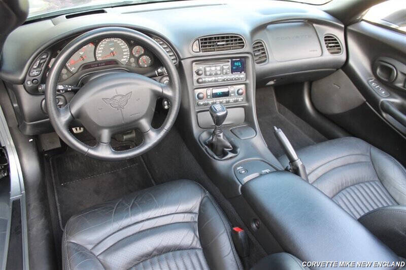 2004 Chevrolet Corvette 19