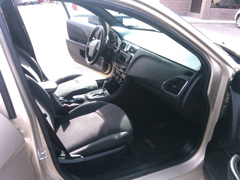 2014 Chrysler 200 LX