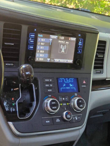 2016 Toyota Sienna XLE Premium 8-Passenger