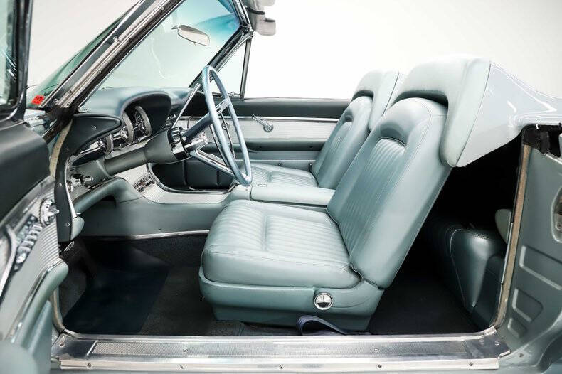 1962 Ford Thunderbird