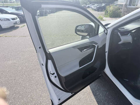 2020 Toyota RAV4 XLE Premium