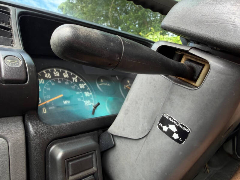 2002 Isuzu NPR