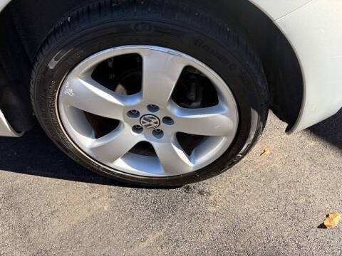 2009 Volkswagen New Beetle Convertible Blush Edition