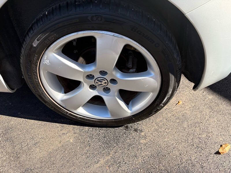 2009 Volkswagen New Beetle Convertible Blush Edition