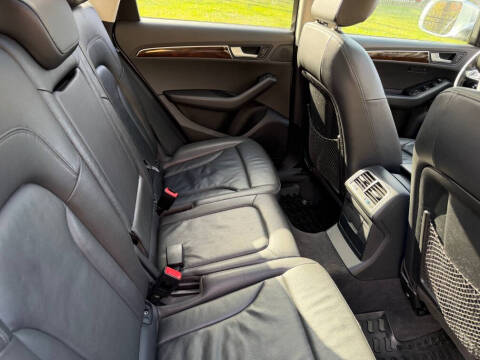 2011 Audi Q5 2.0T quattro Premium Plus