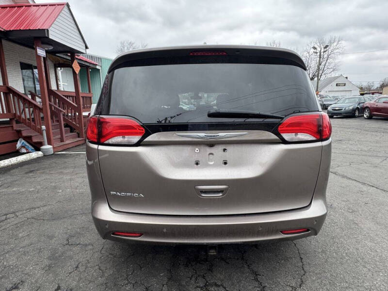 2017 Chrysler Pacifica Touring