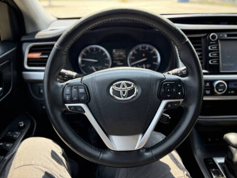 2017 Toyota Highlander SE