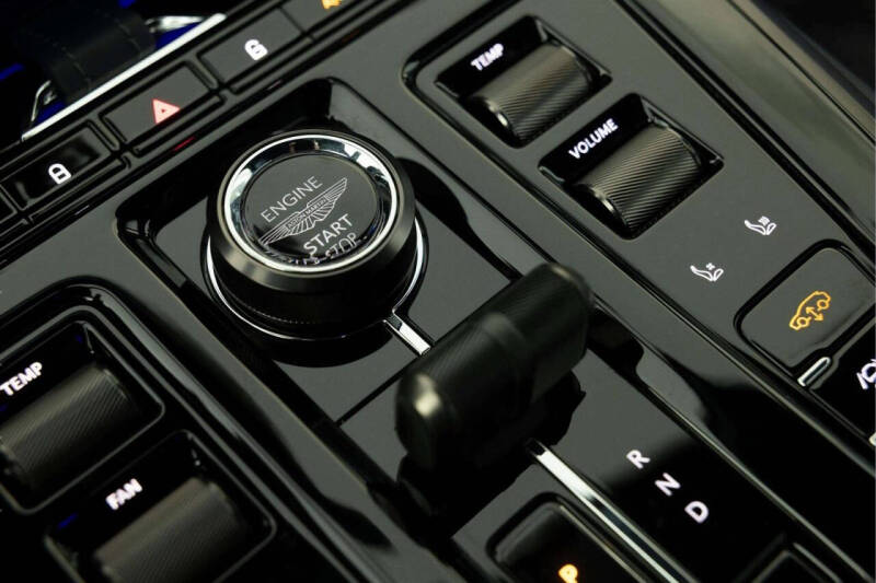 2025 Aston Martin DBX 707