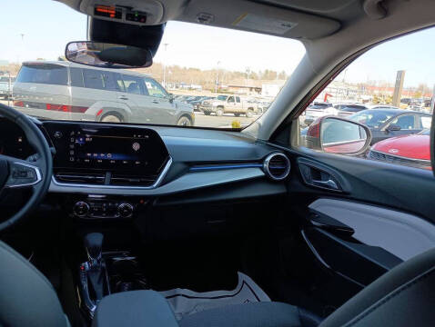 2025 Chevrolet Trax LT