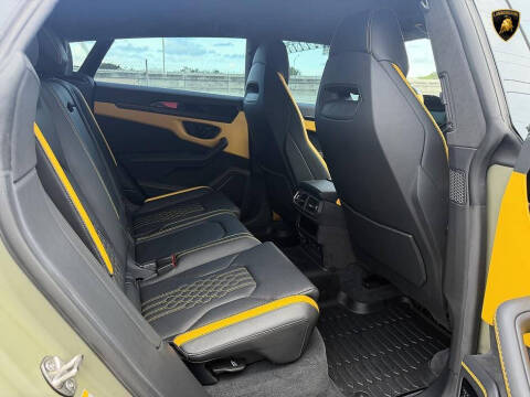 2025 Lamborghini Urus SE