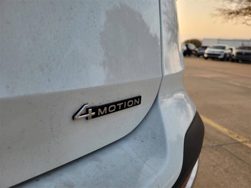 2025 Volkswagen Taos SEL 4Motion