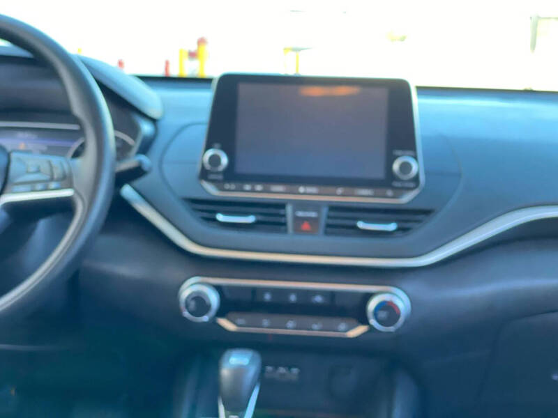 2022 Nissan Altima 2.5 SV