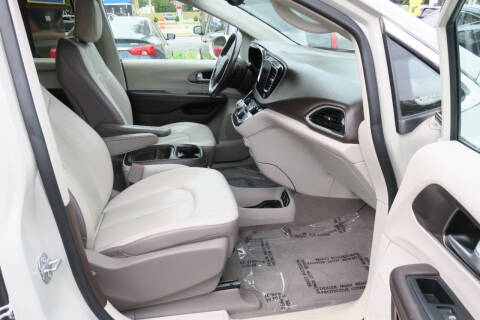 2017 Chrysler Pacifica Touring-L