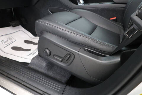 2024 Volvo XC40 B5 Plus Dark Theme