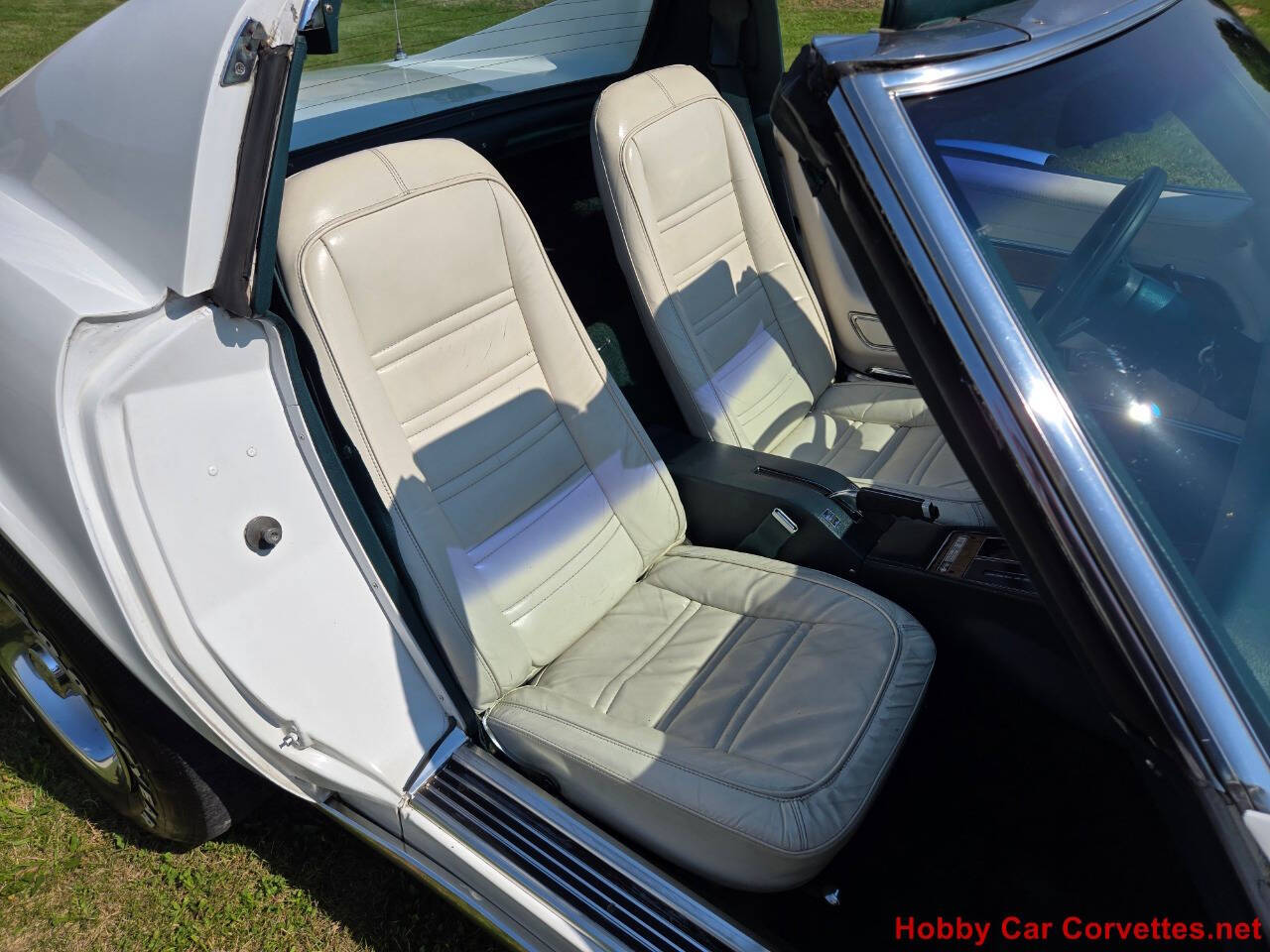 1976 Chevrolet Corvette 32