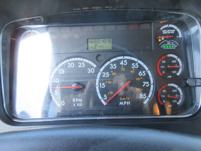 2013 Freightliner M2 106