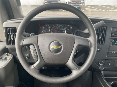 2025 Chevrolet Express 3500