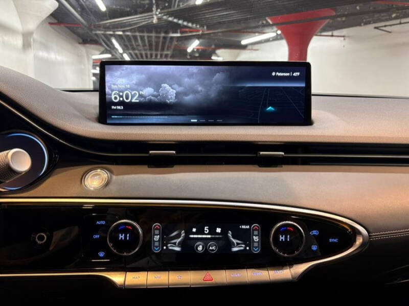 2023 Genesis GV70 2.5T Standard