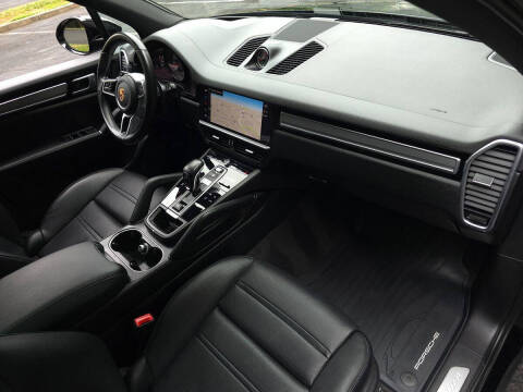 2023 Porsche Cayenne Platinum Edition