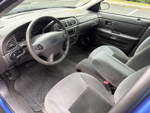 2003 Ford Taurus SE