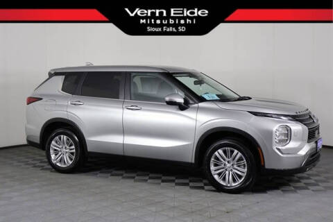 2024 Mitsubishi Outlander ES