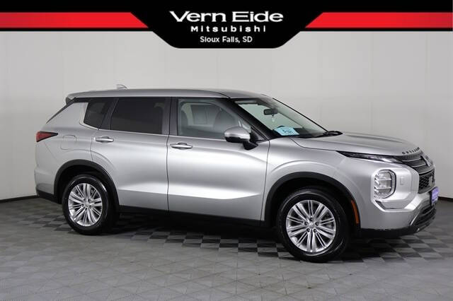 2024 Mitsubishi Outlander ES