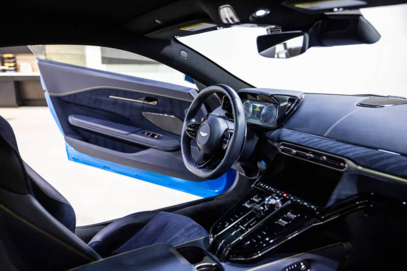 2025 Aston Martin Vantage