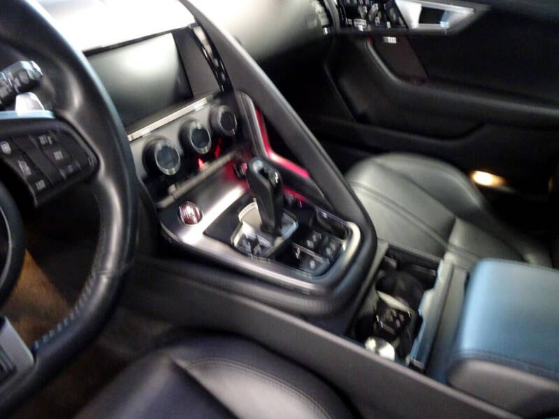 2017 Jaguar F-TYPE R