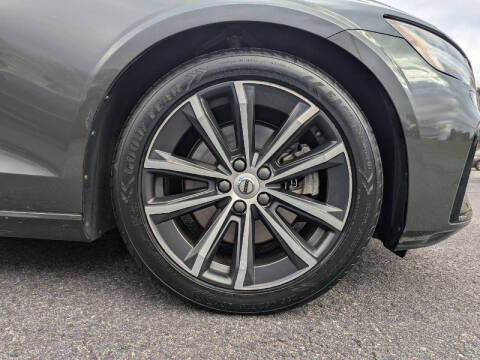 2022 Volvo S60 B5 Momentum