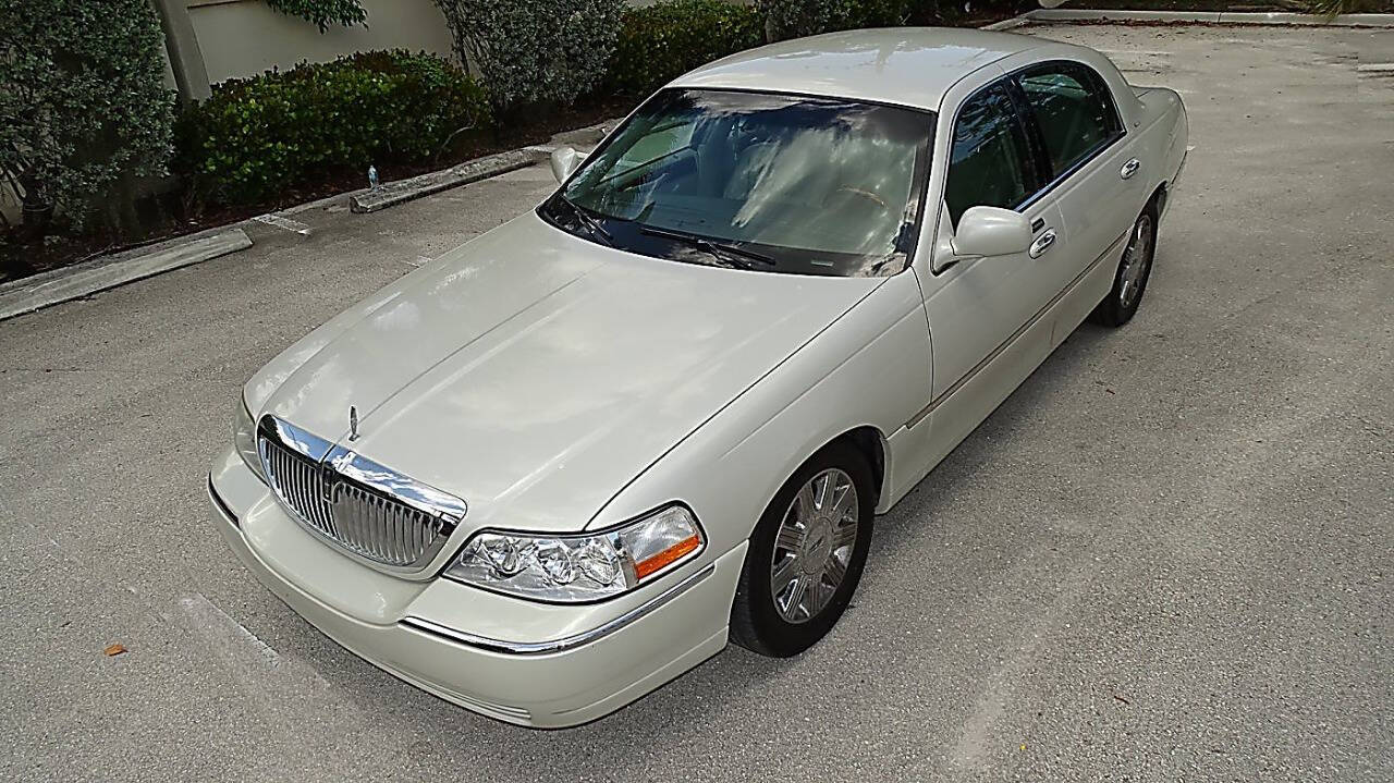 2004 Lincoln Town Car 9