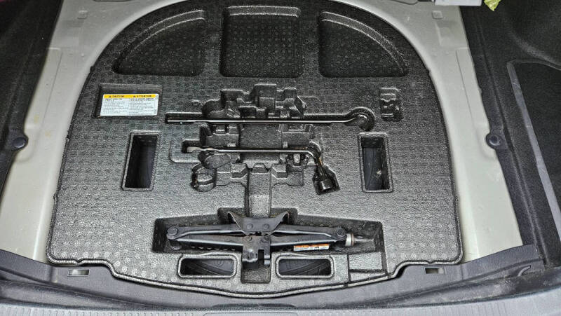 2021 Toyota Camry Hybrid LE