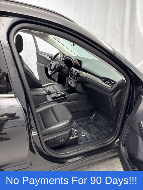 2022 Ford Escape Titanium