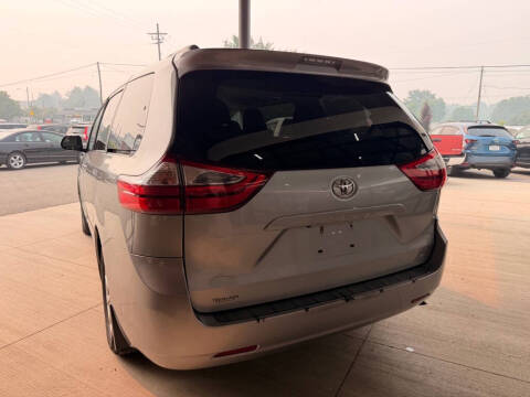 2017 Toyota Sienna LE 7-Passenger